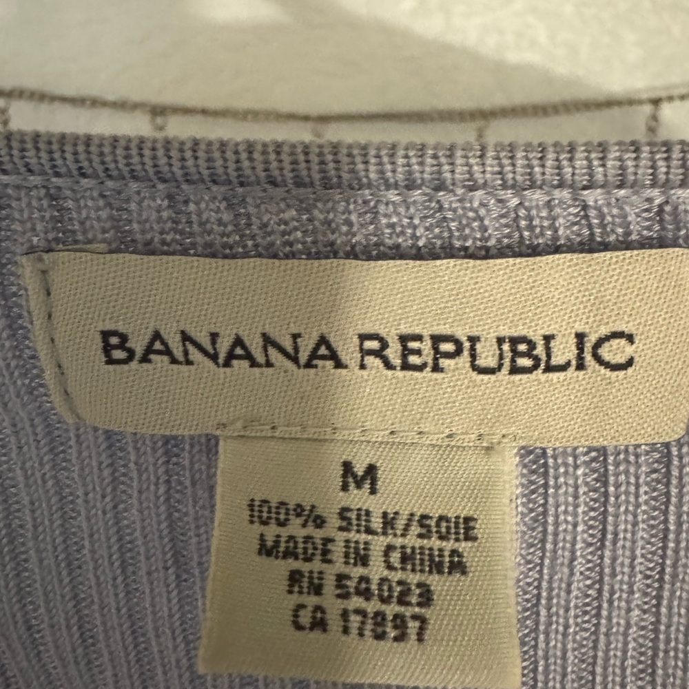 Banana Republic Lavender tank and cardigan 100% Silk Top - Picture 5 of 7